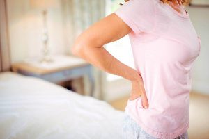 تفاوت سیاتیک و دیسک کمر چیست؟ (بررسی علل، علائم و درمان)